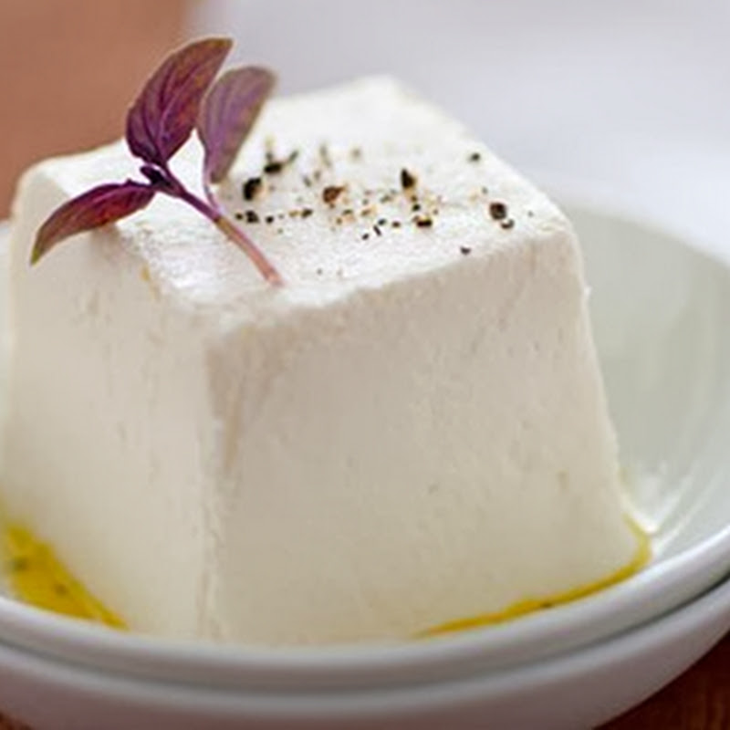 La robiola è un formaggio molle, facilmente spalmabile, per cui è utilizzato in molte ricette.
