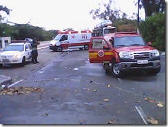 VEÍCULO DESTRUIDO NA AV. BEIRA MAR (3)