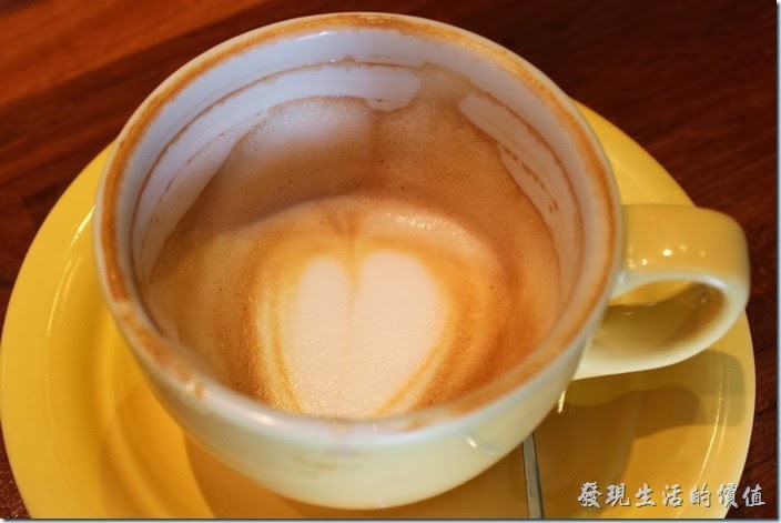 台南-PianoPiano。按照喝完的咖啡杯上殘留咖啡痕跡，咖啡油脂應該還濃郁的，可能是咖啡的份量太少了，所以喝不太到咖啡的味道。