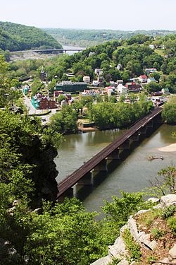 [250px-Harpers_Ferry%252C_West_Virginia%252C_USA-1May2010%255B4%255D.jpg]