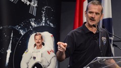 Chris Hadfield retires