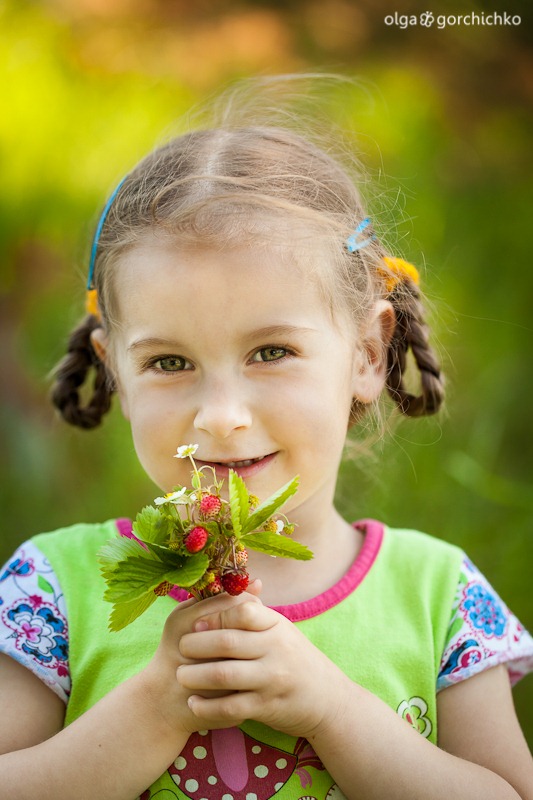 Летние фотографии Машеньки на даче_14