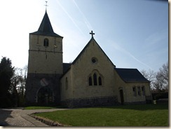 Walsbets, Wezerenstraat: Sint-Jan de Doper-kerk gebouwd door de ridders van Sint-Jan, met romaans-gotische toren en koor uit de 13de eeuw