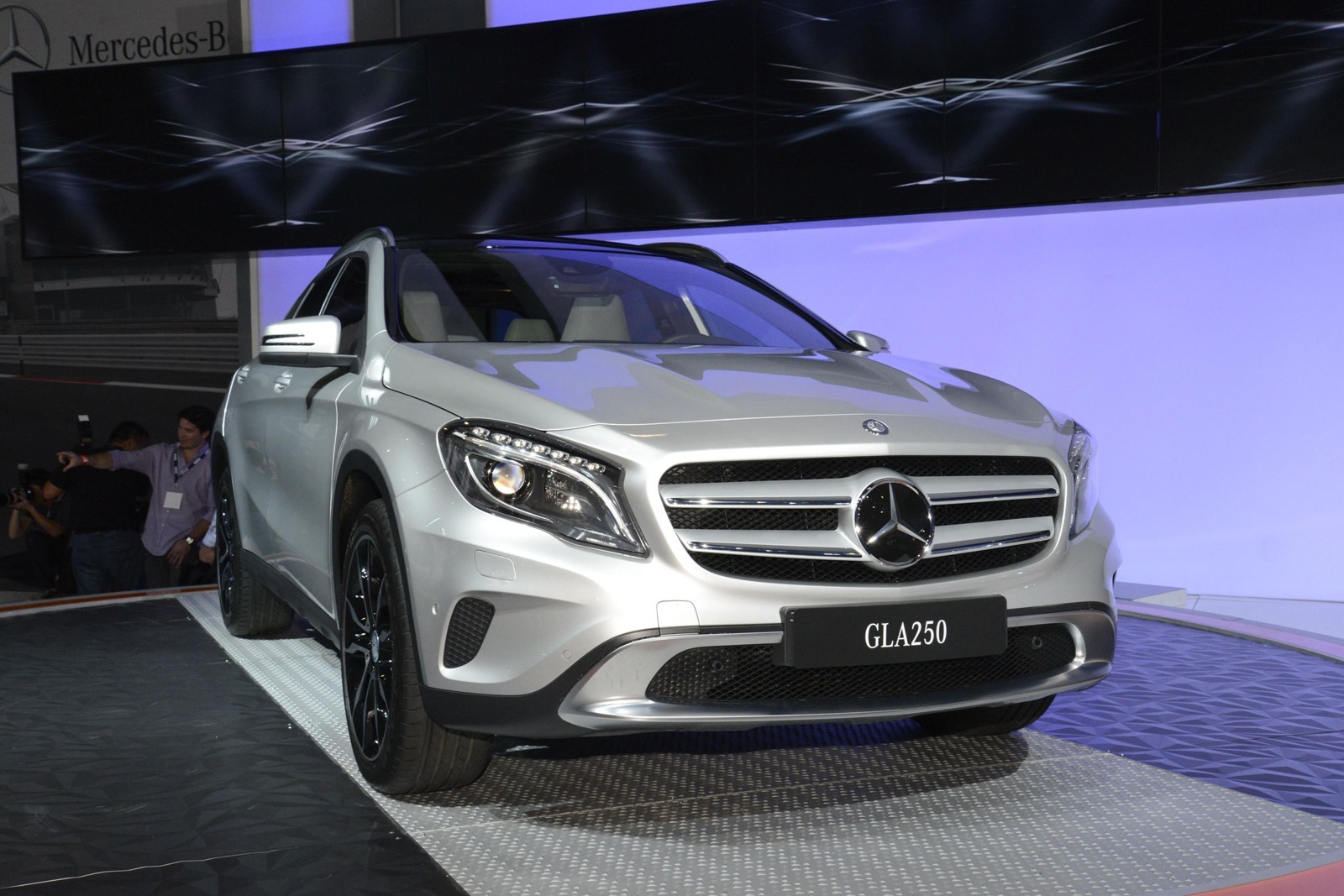 [Mercedes-Benz-GLA-4%255B3%255D.jpg]