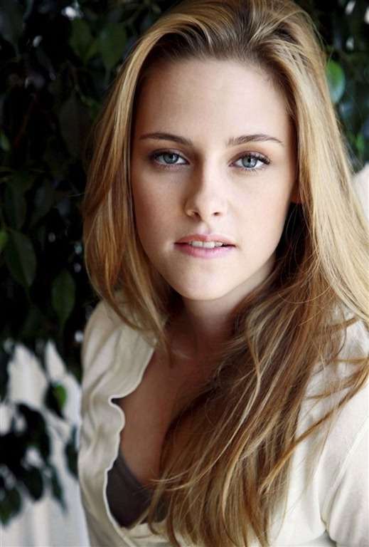 [Kristen%2520Stewarts%2520-%2520Capa%2520Faixa%2520360%2520%252811%2529%255B5%255D.jpg]