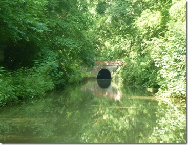 approaching saddington tunnel in the shade