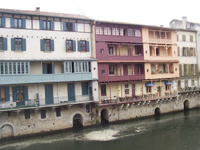 [2009.05.23-005%2520maisons%2520sur%2520l%2527Agout%255B3%255D.jpg]