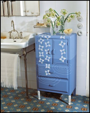 meuble-peinture-fleurs-bleu