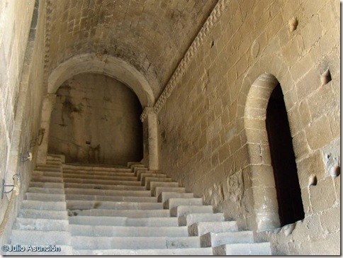 Pasillo de entrada al castillo de Loarre - Huesca