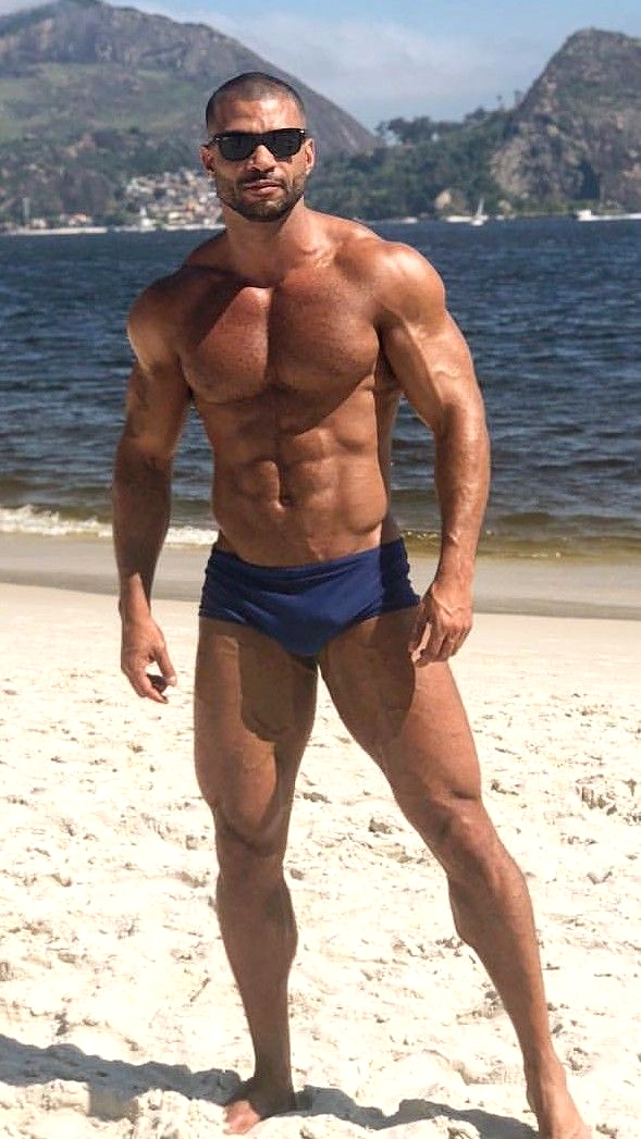 Hunk in 2019 | Muscle men, Beautiful men, Men beach