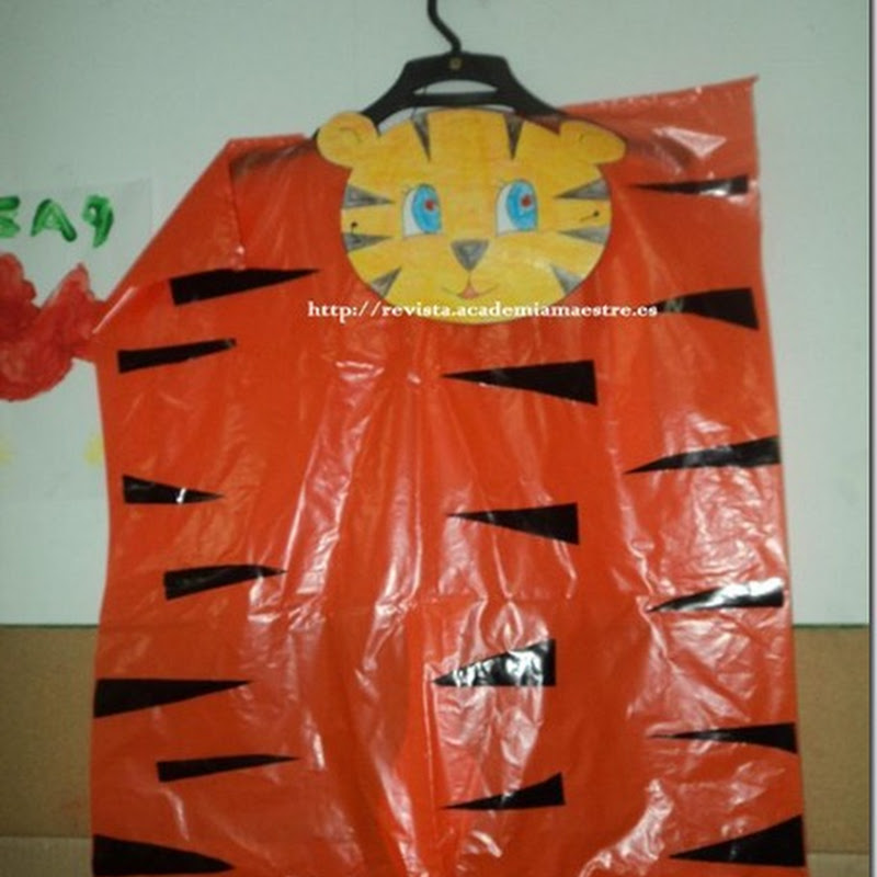 Disfraz de tigre hecho con bolsas de basura