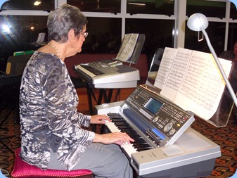 Ann Izzillo, a past President of the Club, came all the way from Rotorua to play for us on her superb Technics KN7000 keyboard