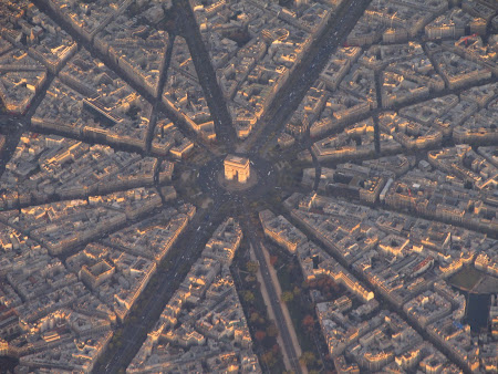 Imagini din avion: Arcul de Triumf Paris