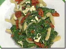 Maccheroncini al ferretto con spinaci, pomodori secchi e quartirolo