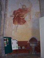 2011.10.16-031 peinture murale et bénitier dans la collégiale