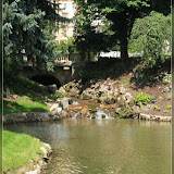 kleiner Wasserfall beim Wasserspiel