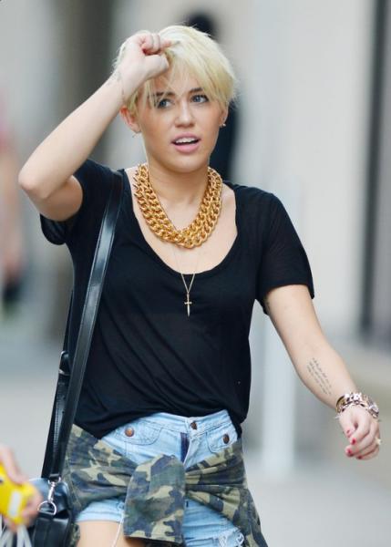 Miley Cyrus New Short Hairstyle: the blonde pixie cut