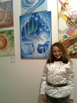 Corina Chirila cu tabloul Craiasa zapezilor expus la Elite Prof Art Gallery la expozitia Culori de sarbatori