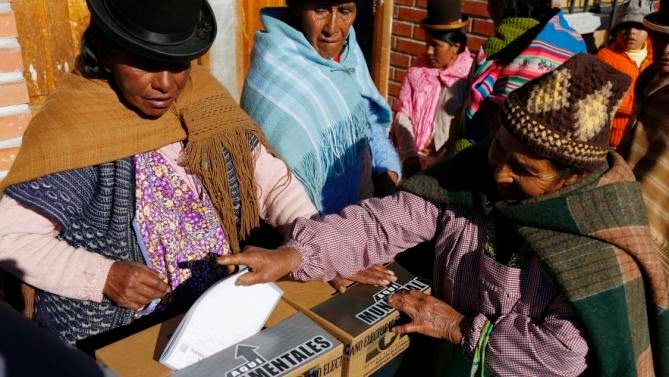 [Aymara-woman-voting-in-2015-regional%255B1%255D.jpg]