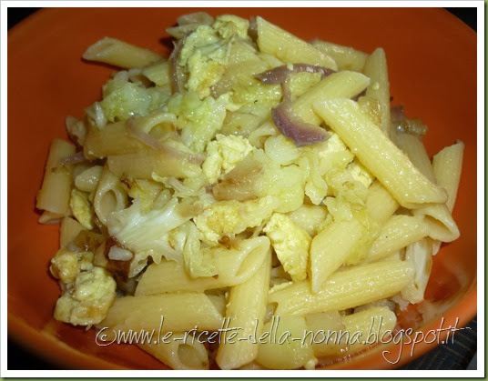 Penne senza glutine con cipolla, verza, uova e patate (13)
