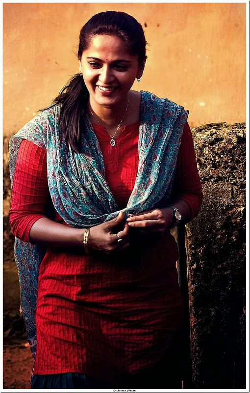 Anushka Shetty Latest Stills from Verna (4)