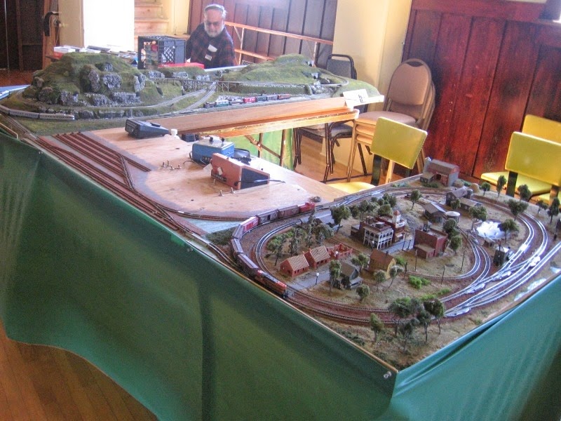 [IMG_1969-N-Scale-Layout-at-Clamshell.jpg]