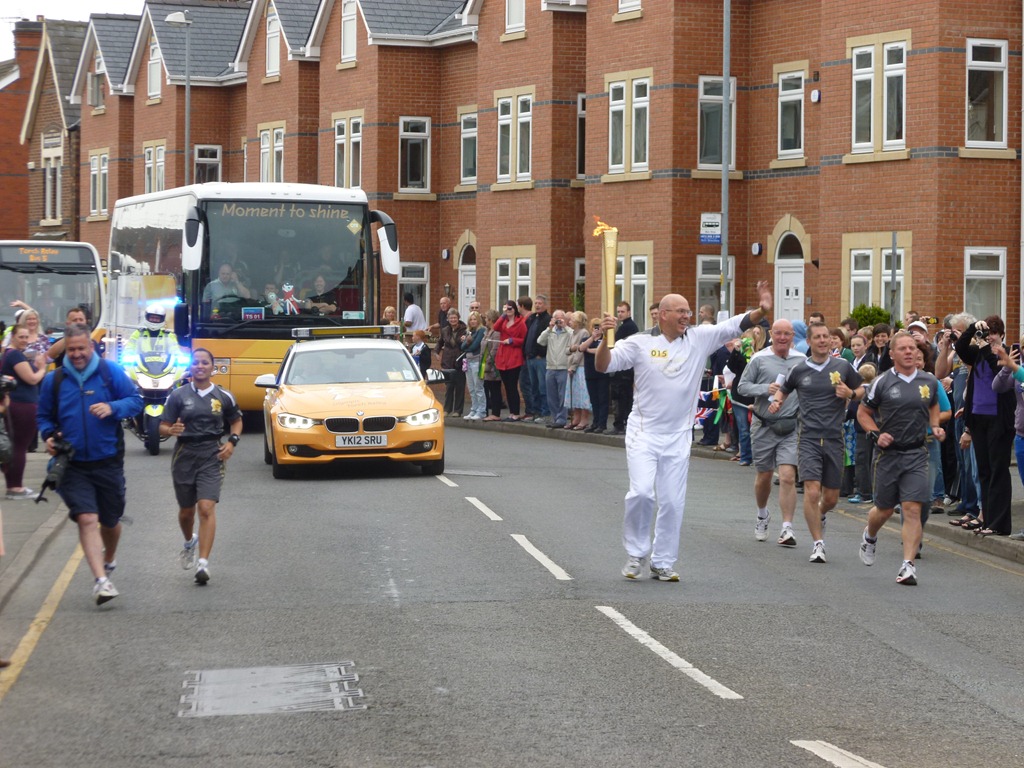 [Olympic%2520Torch%2520Relay%25202012%2520-%2520Crewe%2520-%2520torch%2520bearer%2520Andrew%2520Fewtrell%2520on%2520Hungerford%2520Road%255B4%255D.jpg]