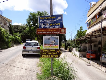 03. Indicatoare in Corfu.JPG