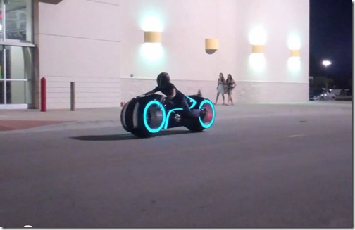 awesome-electric-tron-lightcycle-by-parker-brothers-4