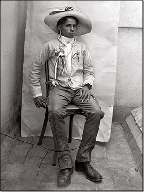 Soldadera, a photograph taken around 1915 by Agustin Victor Casasola.