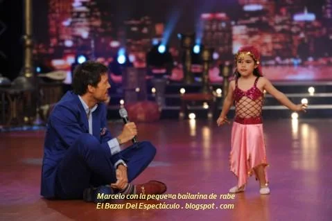 Marcelo con la peque¤a bailarina de.JPG