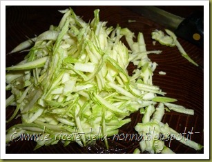 Pennette al peperoncino con seitan di farro, cipollotto, zucchine e trito di nocciole (4)