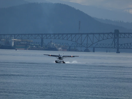 Hidroavion la aterizare in Vancouver Canada