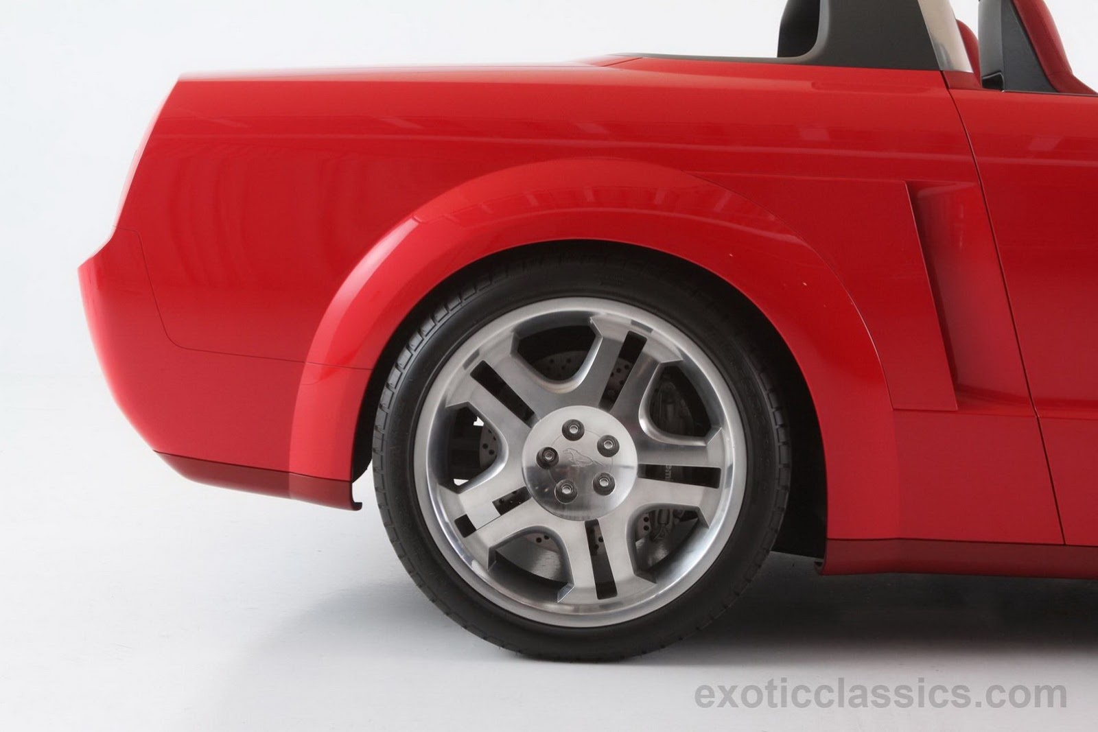 [2004-Ford-Mustang-GT-Convertible-Concept-7%255B4%255D.jpg]