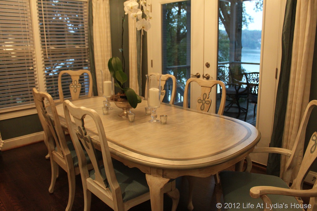 [painted%2520dining%2520table%25201%255B11%255D.jpg]
