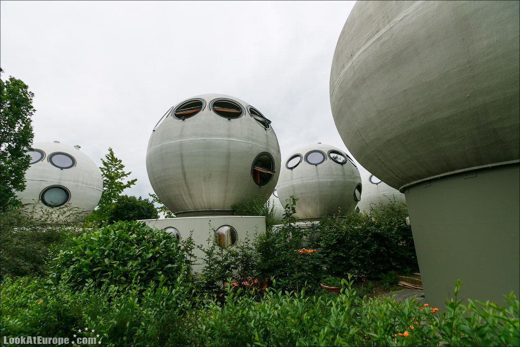 LookAtEurope.com - Фотогалоп по Европе. Чехия, Германия, Голландия.  Дома шары в голландском городе Хертогенбош | Holland, Bolwoningen Houses of Hertogenbosch