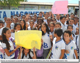 Alunos se recusaram a assistir às aulas nesta quarta-feira (24) (Foto: Marina Fontenele/G1 SE)