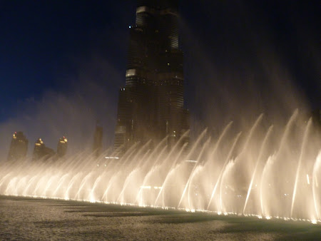 Obiective turistice Dubai: fantana dansatoare de la Dubai Mall