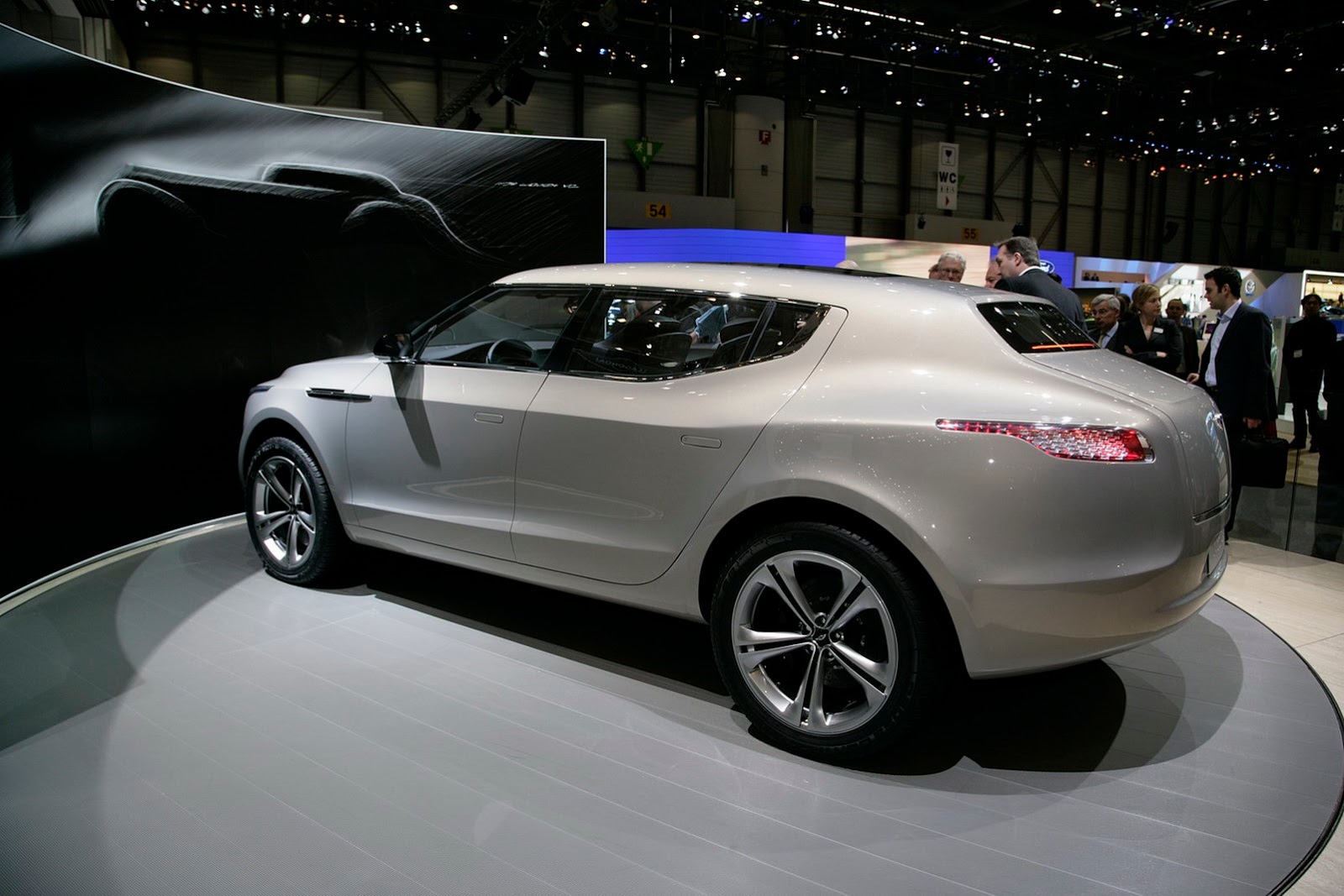[Aston-Martin-Lagonda-SUV-4%255B2%255D.jpg]