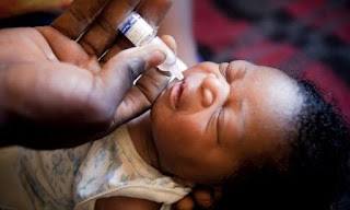 Une séance de vaccination contre la polio en RDC, à Lubumbashi le 28 octobre 2010. Photo AFP.