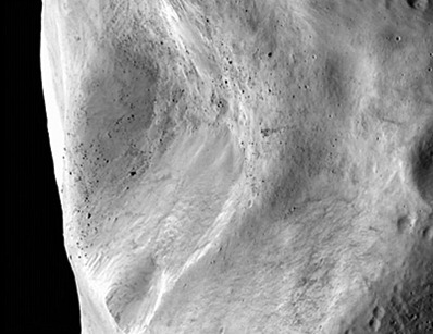 crateras e deslizamentos no asteroide Lutetia
