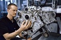 Daimler und Aston Martin unterzeichnen Verträge für technische Partnerschaft  - Traditionell wird bei Mercedes-AMG jeder Motor nach der Philosophie „One man, one engine“ von Hand aufgebaut. Das bedeutet, dass jeweils ein Techniker einen kompletten Motor montiert. // Daimler and Aston Martin sign technical partnership agreements - At Mercedes-AMG, each engine is traditionally set up by hand, in keeping with the philosophy “one man, one engine”. This means that a technician is responsible for the assembly of a complete engine.