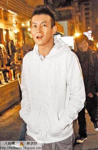 陳冠希被逼問嫩模貞操 做V手勢惱羞成怒爆粗(圖)