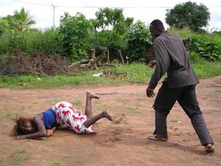 Femme frappée par son mari. Photo allodakar.comson