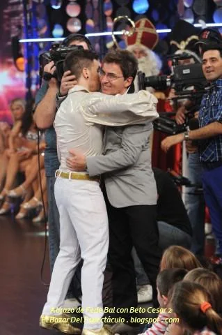 Abrazo de Fede Bal con Beto Cesar 2.jpg