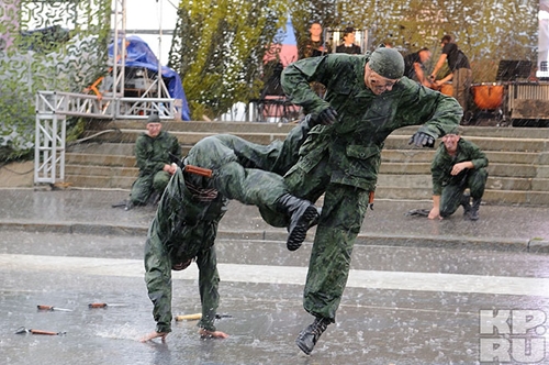 Фотографии с показательных выступлений СОБР и ОМОН в Волгограде