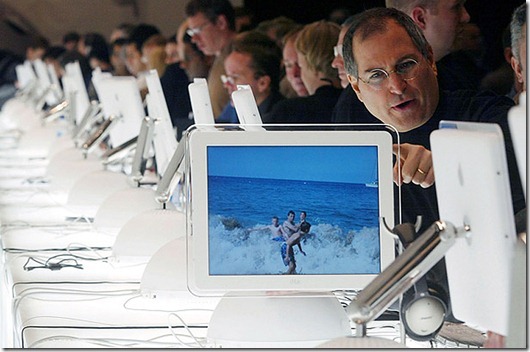 07 Jan 2002, San Francisco, California, United States --- Steve Jobs (R) showed some friends the qualities of the new iMac computer unveiled at MacWorld.  After his keynote address, Apple co-founder and CEO Steve Jobs mingled with the people looking at the newest offerings from Apple. --- Image by © Brant Ward/San Francisco Chronicle/Corbis