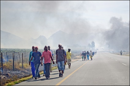 HEXRIVIER VINYARDS TORCHED THREATS TO TORCH FARM HOUSES COSATU TRADE UNION Nov62012