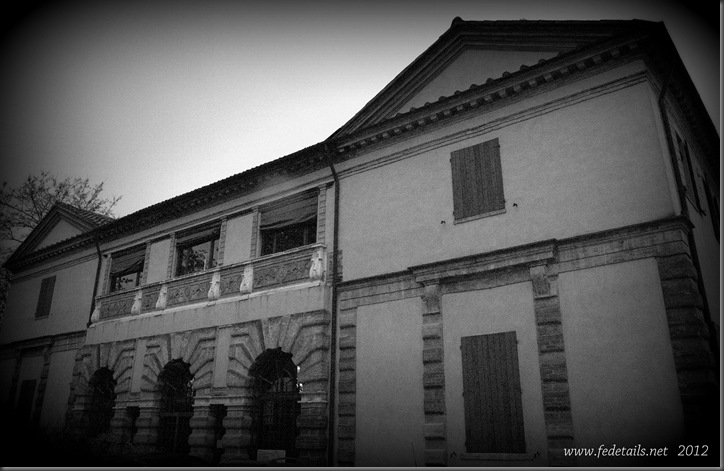 Palazzina dei Bagni Ducali ( fronte 3 ), Ferrara, Emilia Romagna, Italia - Building of the Baths Ducali ( front 3 ), Ferrara, Emilia Romagna, Italy - Property and Copyrights of www.fedetails.net