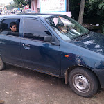 This was the hired alto. Just before we started from Olavakkode, some two hours later than we planned. We = Jayadevan, Radhika, Anu, Hiranya and Gautham. Ocasion = Jayadevan and Radhika IMAG1367.jpg